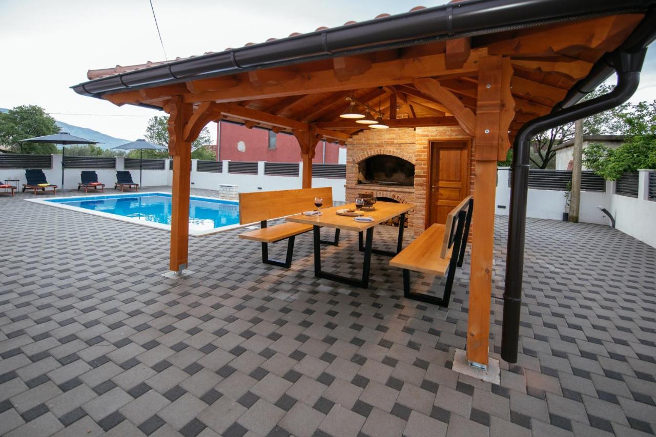 Villa Family House Moja Jube Oklaj