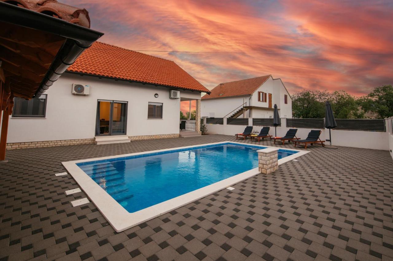 Villa Family House Moja Jube Oklaj